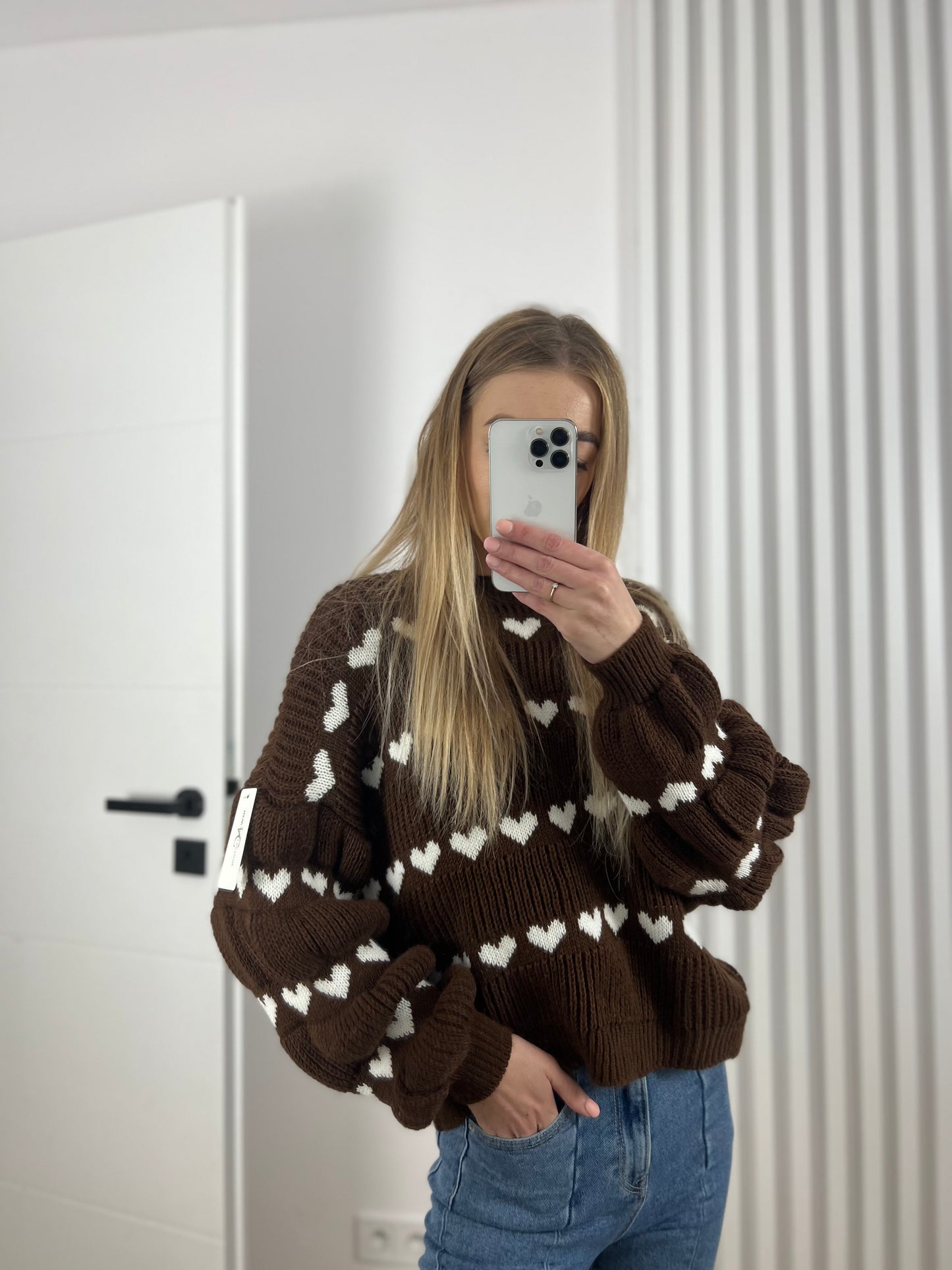 Sweter serduszka brąz