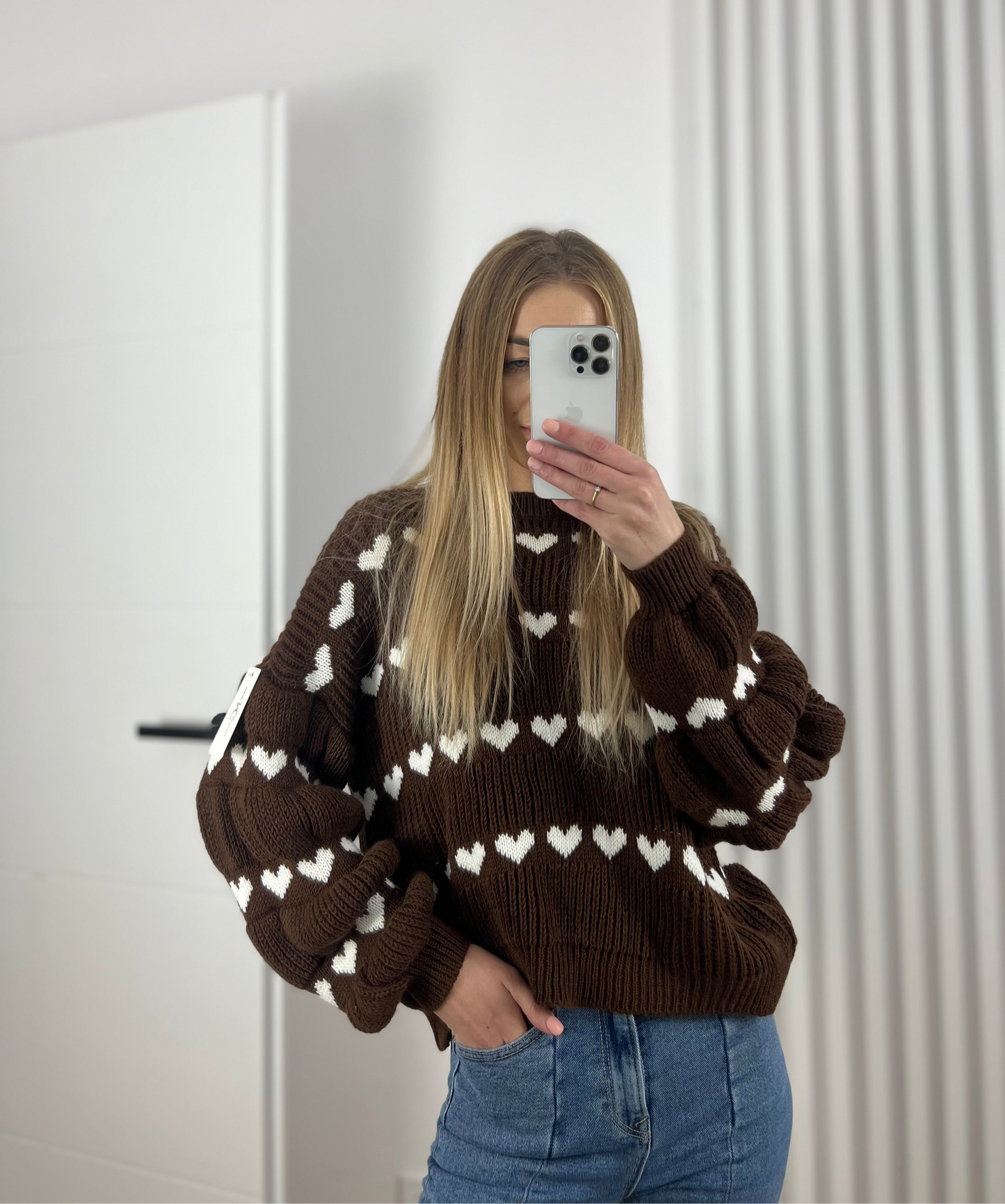 Sweter serduszka brąz