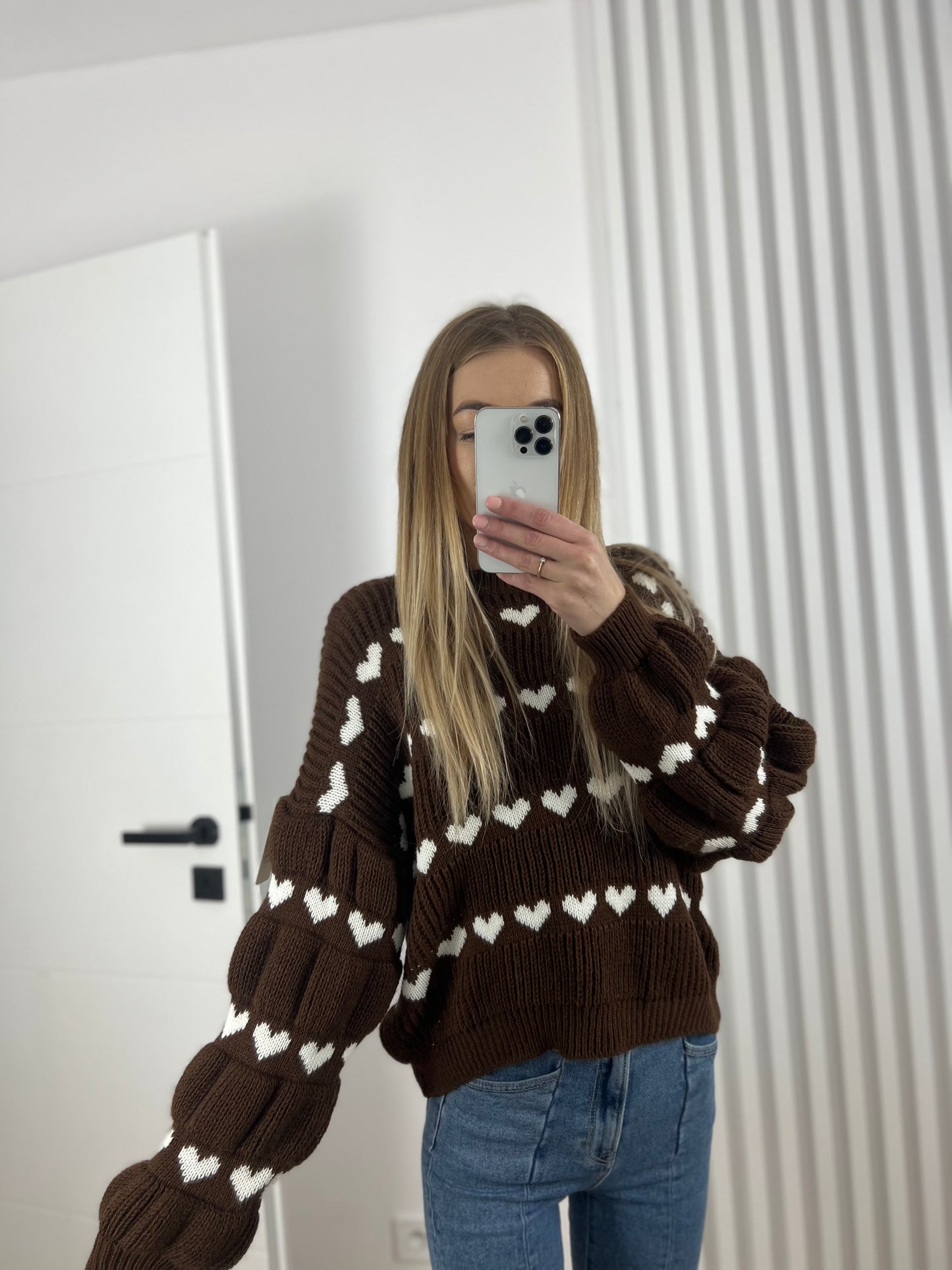 Sweter serduszka brąz